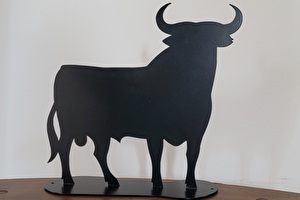 The Osborne bull, guardian of the Spanish roads